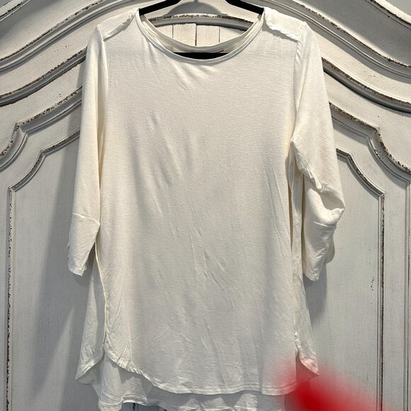 Chico;s Women's Zenergy Kint Top 3/4 sleeve silver button cuff detail 2 White - Picture 1 of 7